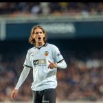 Feyenoord heeft naar verluidt de vraagprijs van €10 miljoen van Valencia voor de jonge centrale verdediger Yarek Gasiorowski afgewezen. Gaat Valencia de waarde ervan aanpassen?